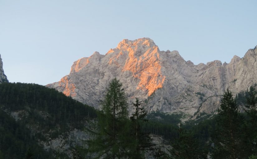 Plezanje na planinskem taboru v Robanovem Kotu
